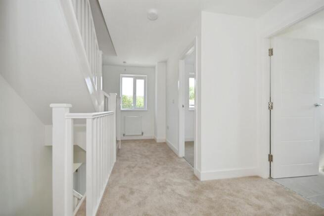 4 bed Detached for sale Image 10