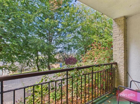 2 bed Ground Flat for sale Image 7