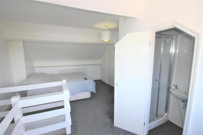 3 bed Terraced to rent Image 4