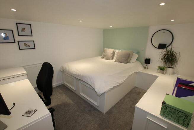 Guest bedroom fou...