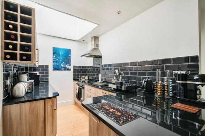 2 bed Flat for sale Image 5