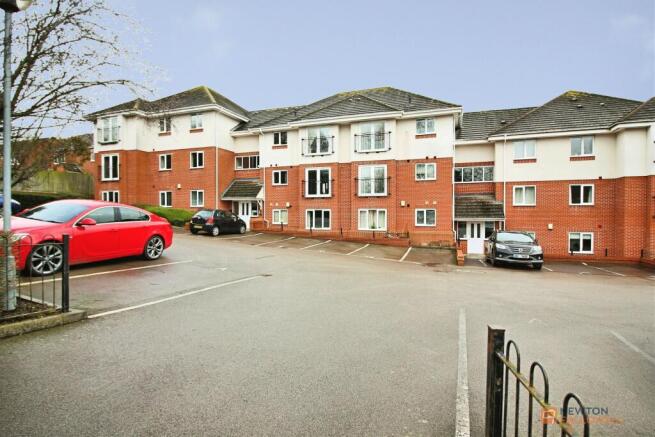 2-bed flat on Peggs Close, Earl Shilton, LE9, £110,000