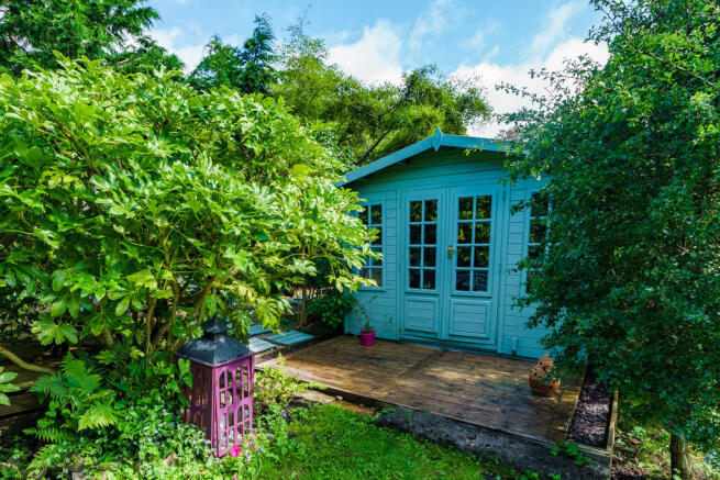 Secluded Summerho...