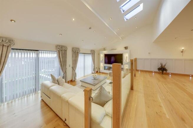 Lounge / Entertainment