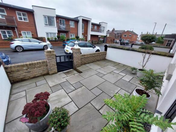 Victoria Street Front Garden