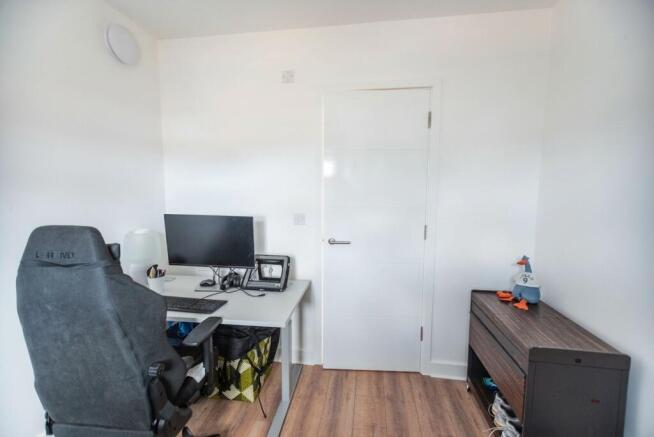 4 bed Semi-Detached for sale Image 11