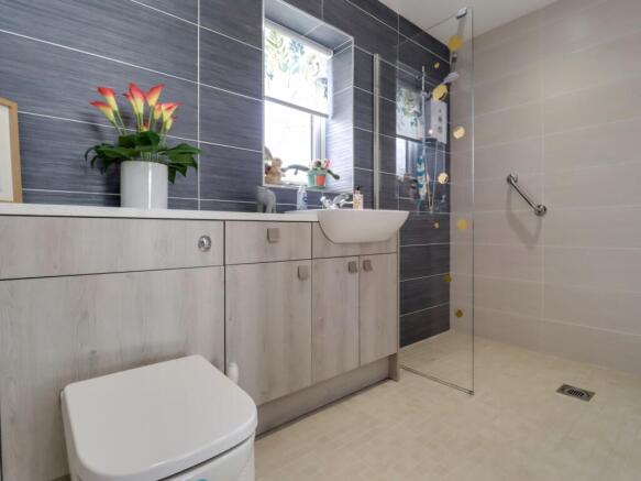 Annexe-Bathroom