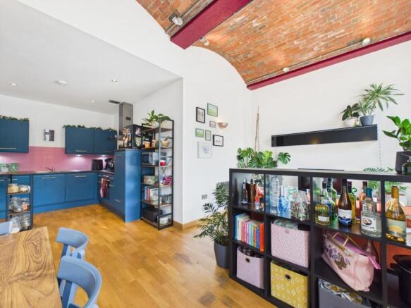 2 bed Apartment for sale Image 4