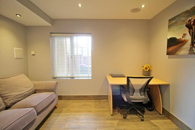 office / bedroom fou