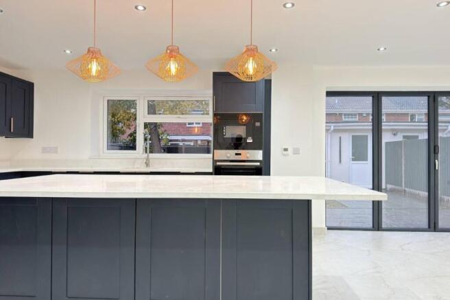 KITCHEN & DINING ROOM