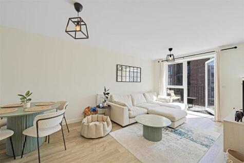 Academy Way, Loughton