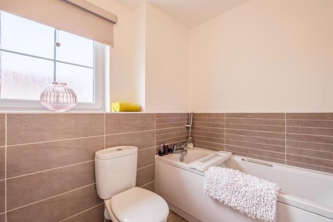 045-2_Hunterfield_Place_Carluke_ML84GY.jpg