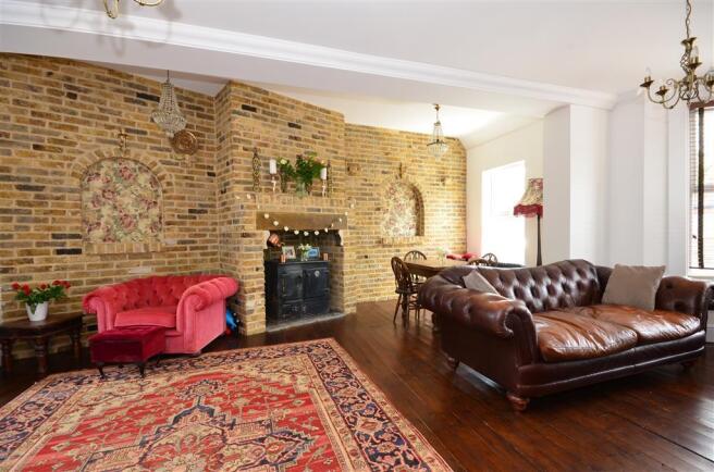 Lounge/Dining Area