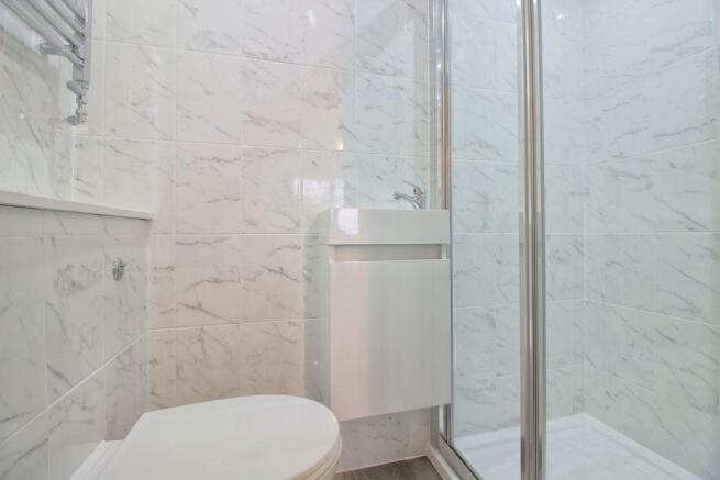 Ensuite to Bed 2