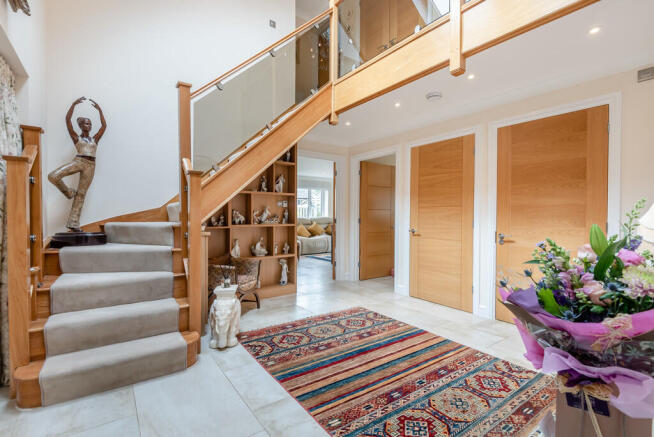8691798-interior0...