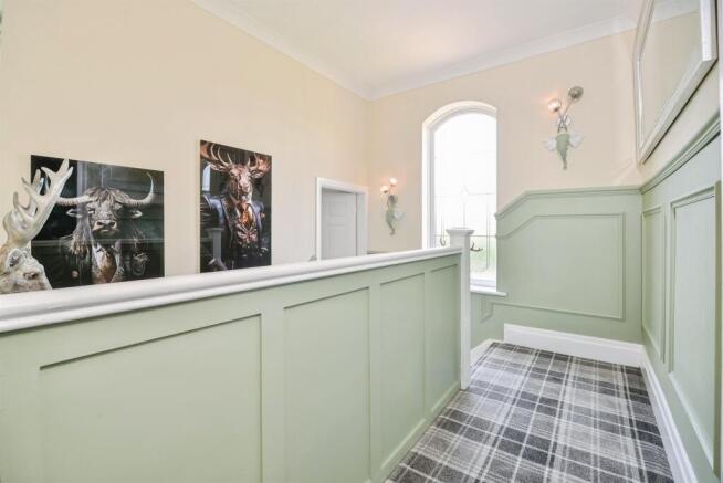 4 bed Semi-Detached for sale Image 9