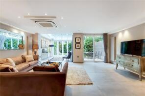 2, Court Close, St John's Wood Park, London NW8 6NN