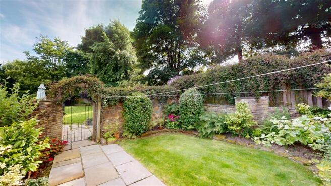 5 bed Cottage for sale Image 8