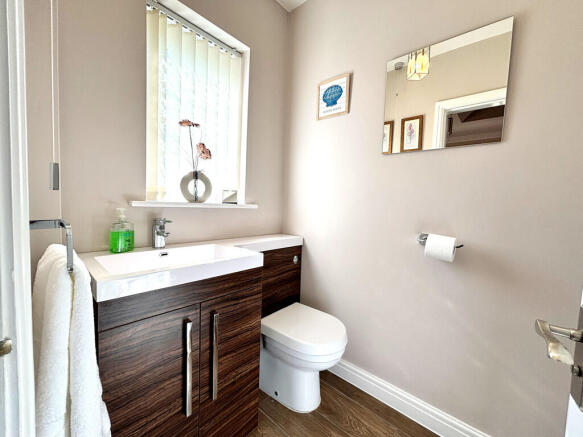 4 bed Detached for sale Image 12