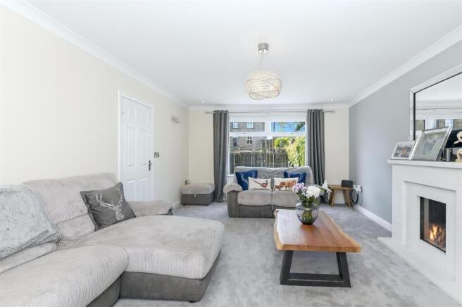 5 bed Detached for sale Image 12