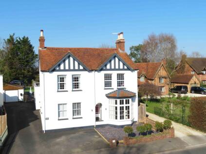 Village Road, Dorney, SL4
