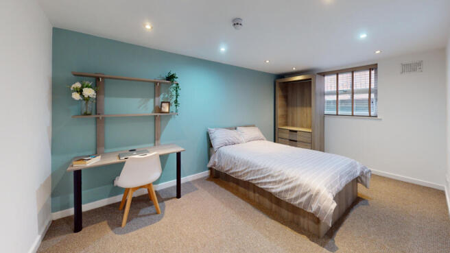 4 bed House to rent Image 6