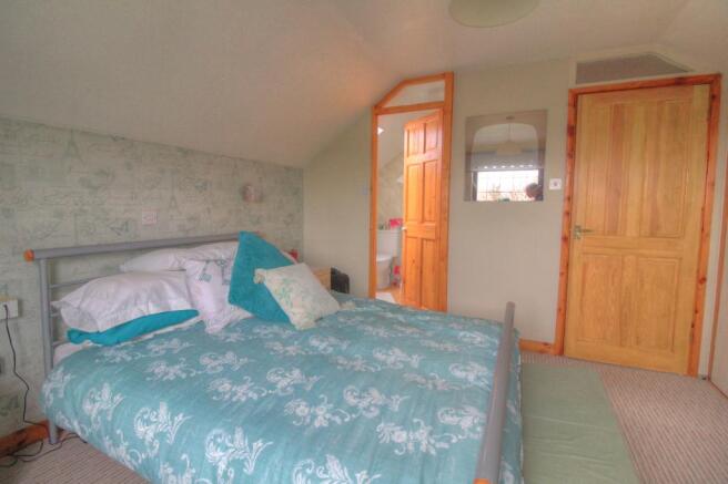 17 - Bedroom 1 alt