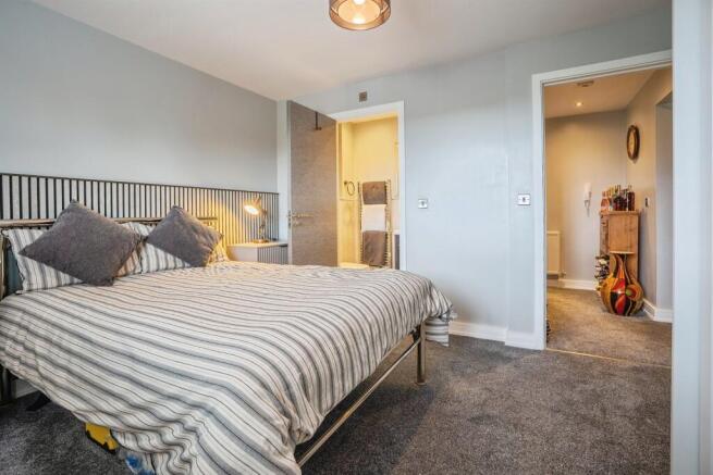 2 bed Apartment for sale Image 12