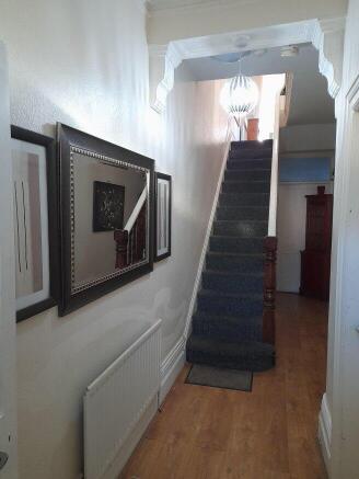 3 bed House Share to rent Image 5