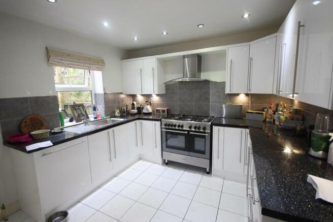 Kitchen 2.jpg