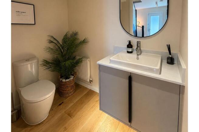 3 bed Semi-Detached for sale Image 8