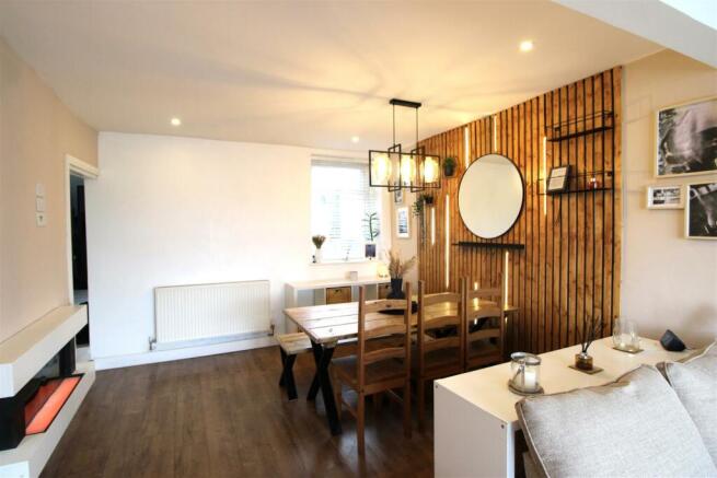 LOUNGE4.JPG