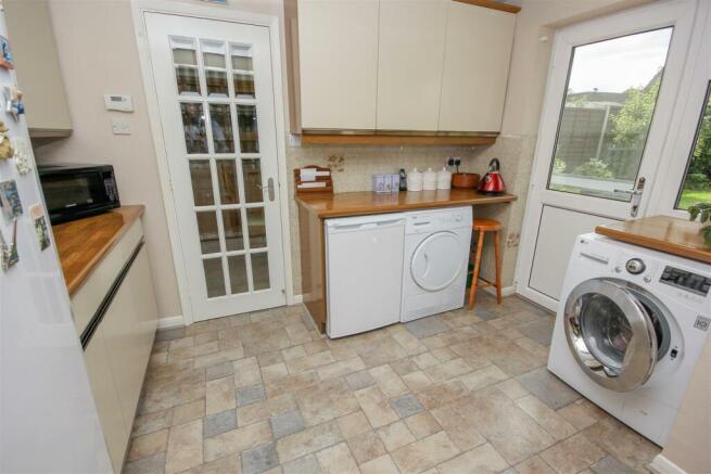Kitchen 1.jpg