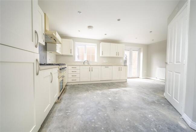5 bed Detached for sale Image 4