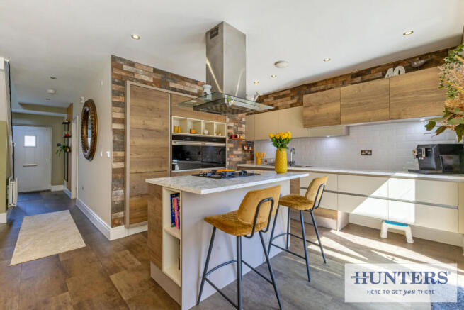 5 bed Detached for sale Image 6
