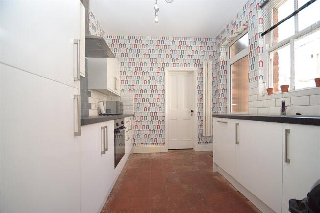 2 bed Apartment to rent Image 11