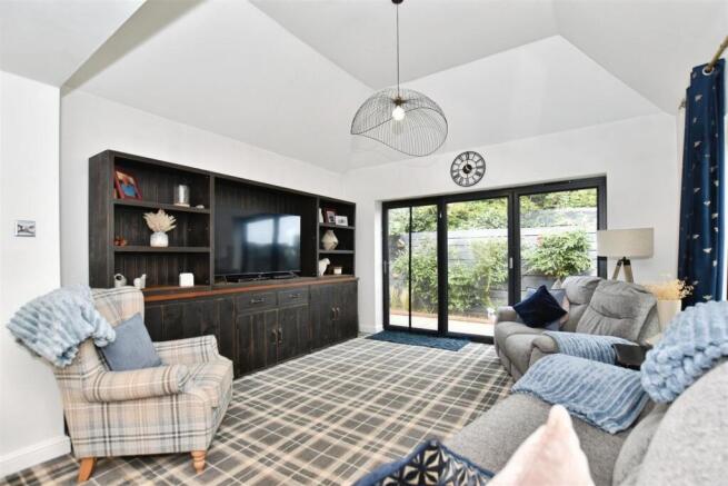 3 bed Semi-Detached for sale Image 8