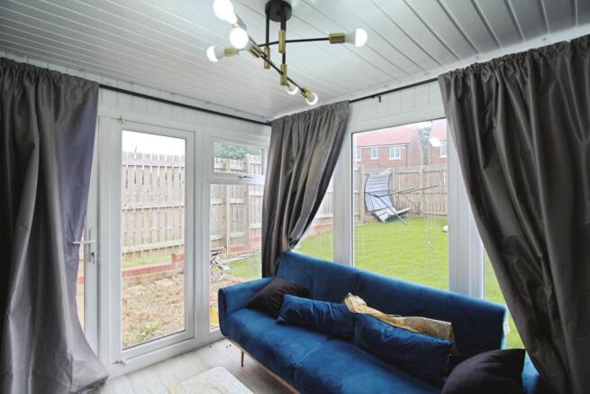 3 bed Town House for sale Image 5