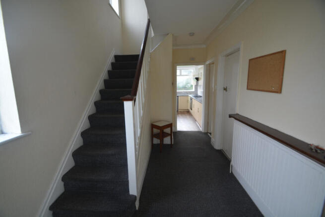 4 bed House to rent Image 10