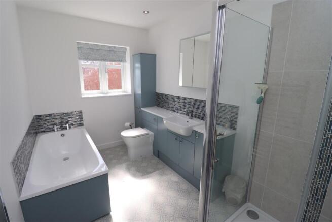 FAMILY BATHROOM