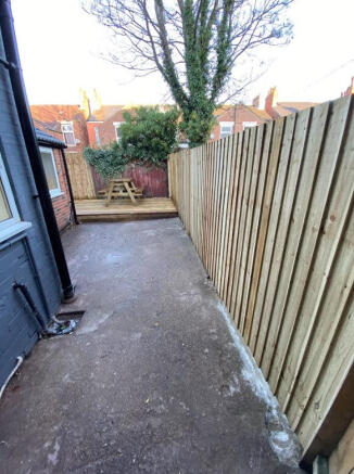 4 bed House to rent Image 8