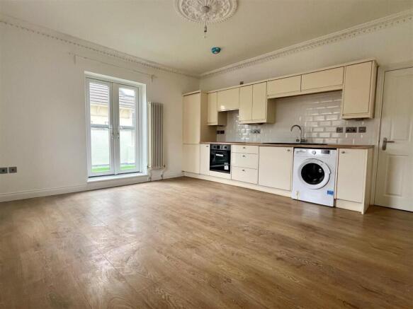 21 Cotham Vale (8).jpg