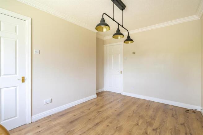 4 bed Detached to rent Image 4