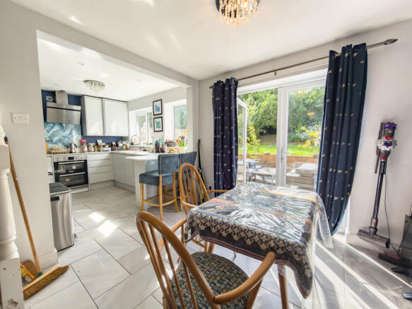3 bed Semi-Detached for sale Image 12