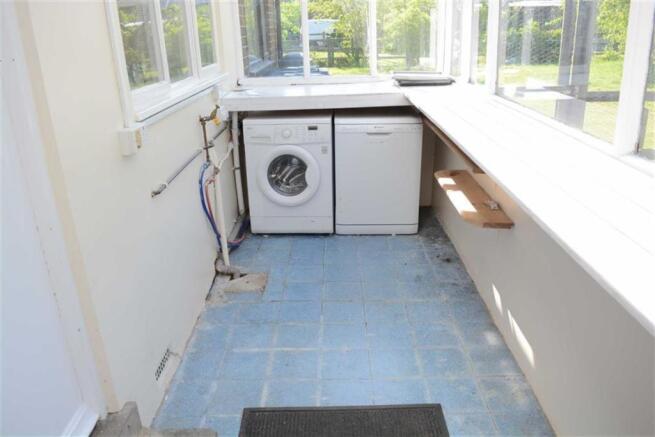 Rear 'lean-to' utility