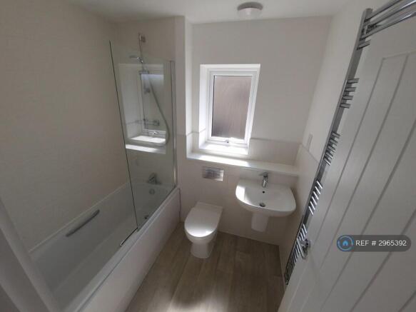 3 bed Semi-Detached to rent Image 11