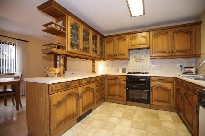 LIVING KITCHEN...