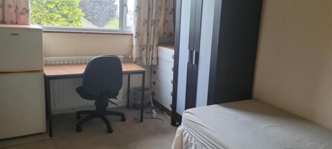 Bedroom 1.jpg