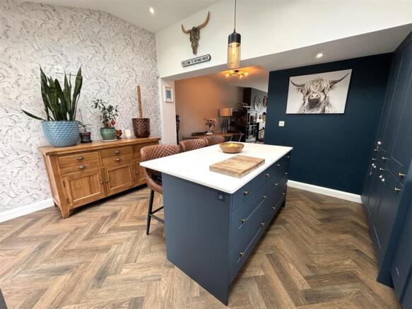 3 bed Semi-Detached for sale Image 12