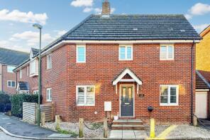19, Faulkner Gardens, Wick, Littlehampton BN17 6GS